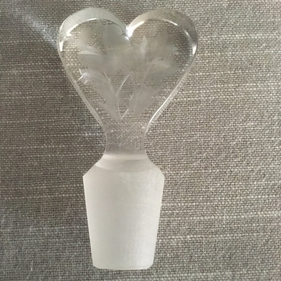 Bohemian Amethyst Cut Crystal Perfume Bottle Etched Heart Stopper Vintage - Picture 3 of 3